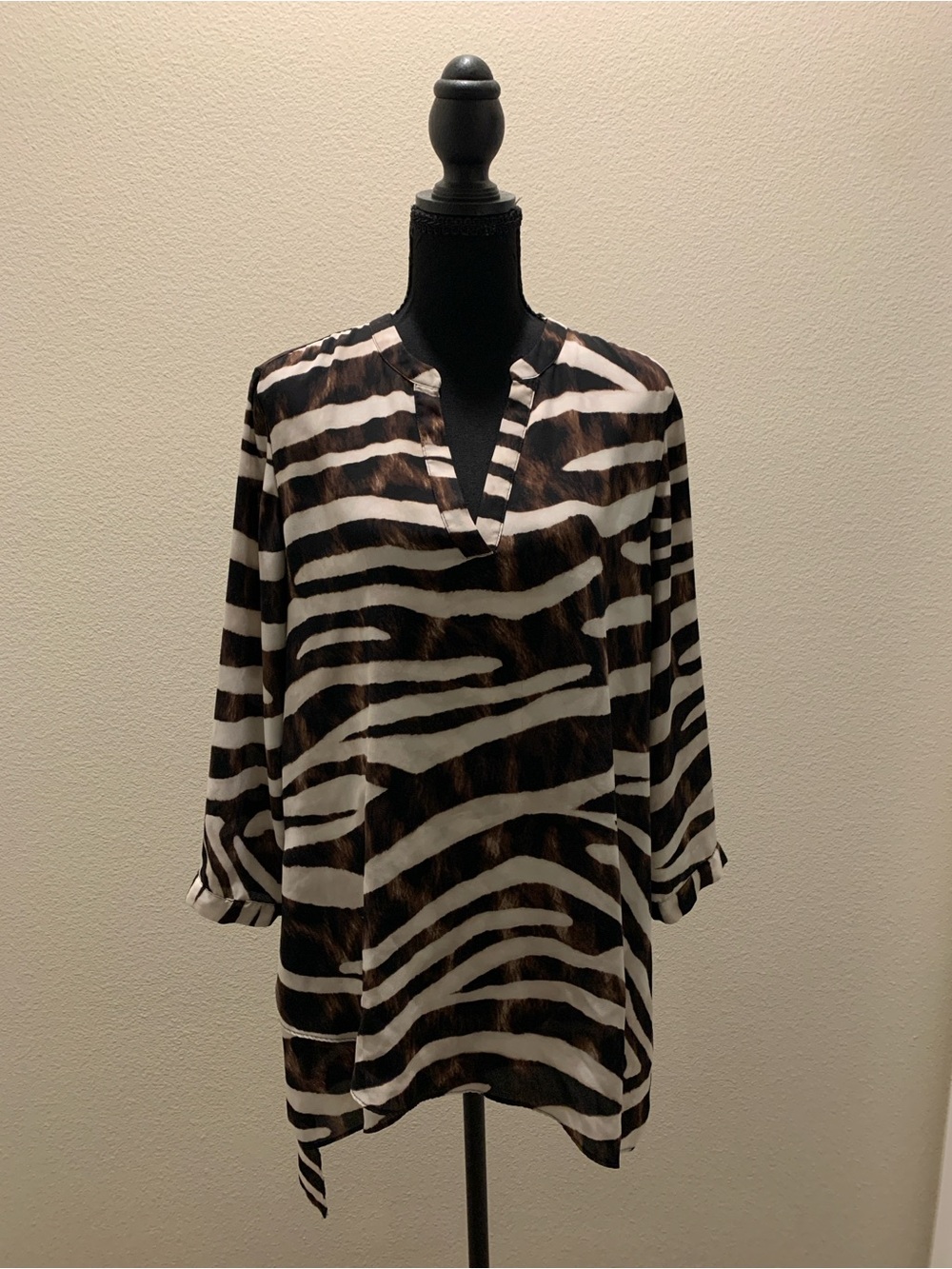 Zac & Rachel Brown and White Zebra-Stripe V-Neck Tunic (Size L)